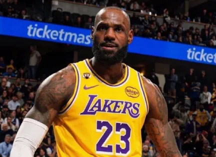 JIUYOU-湖媒：詹姆斯已从伤病名单中移除，明日对阵火箭可以出战