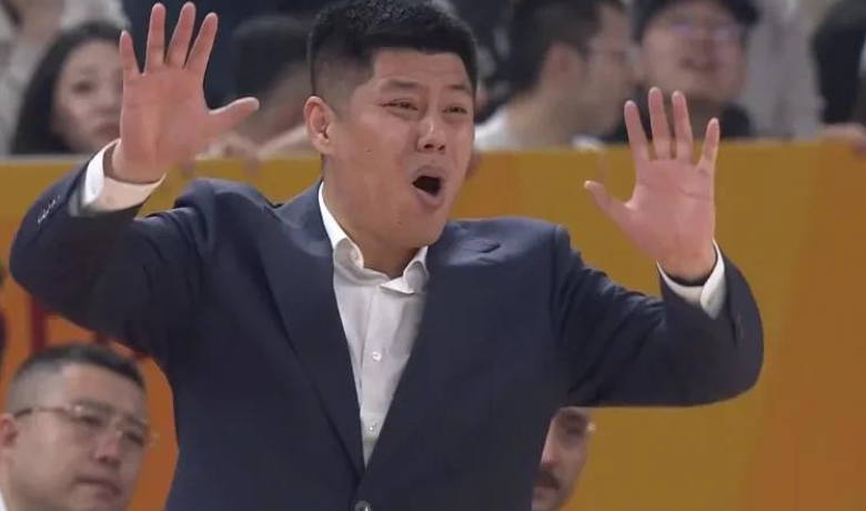 九游娱乐-CBA一夜4场惨败！2大争冠球队复苏，山西末节崩盘，上海13连胜